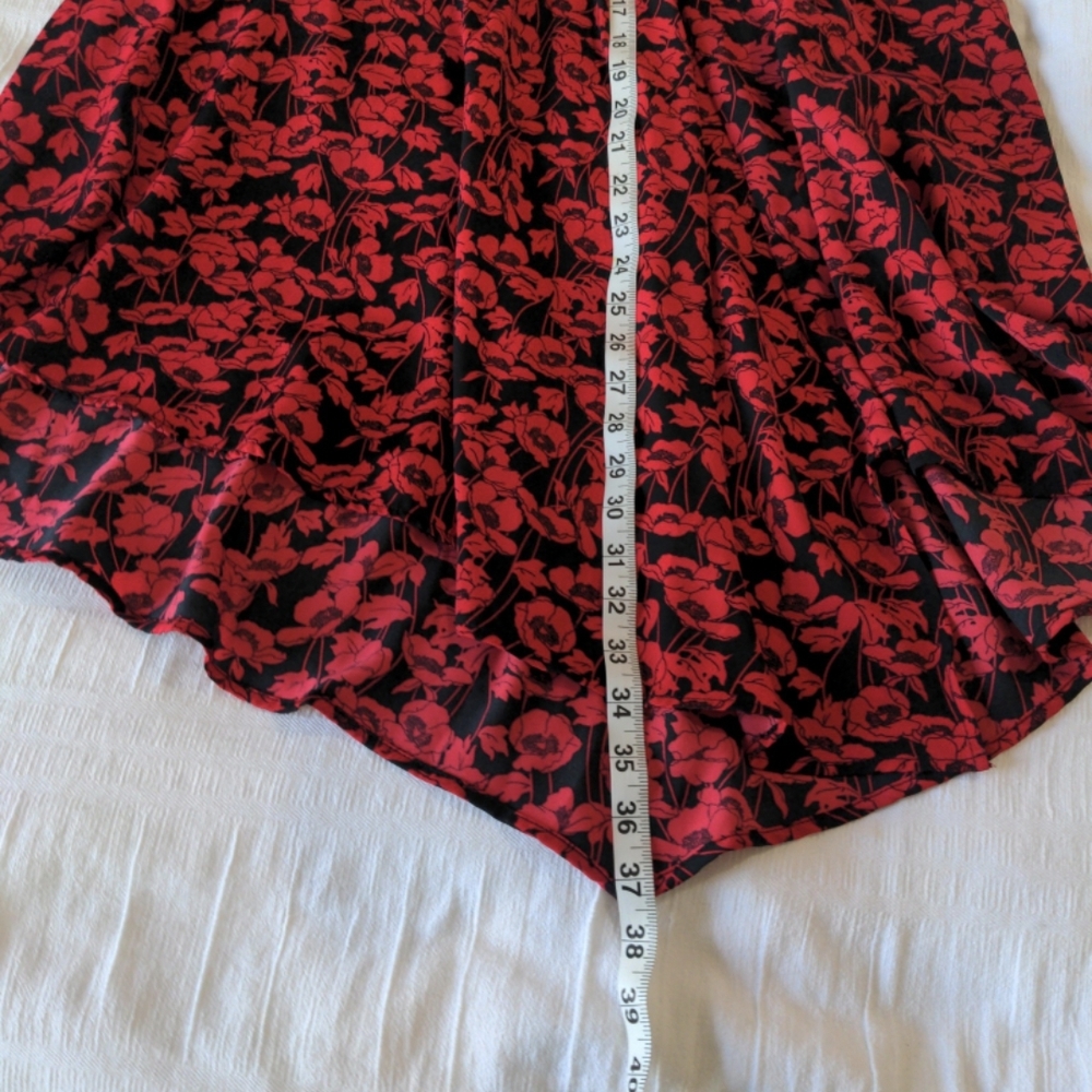 Skirt in Red and Black Floral - Picture 4 of 7